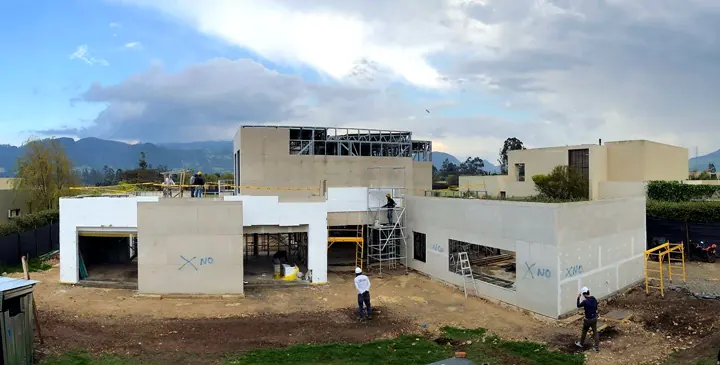 Cerramiento de muros con placas de fibrocemento sobre estructura Steel Framing